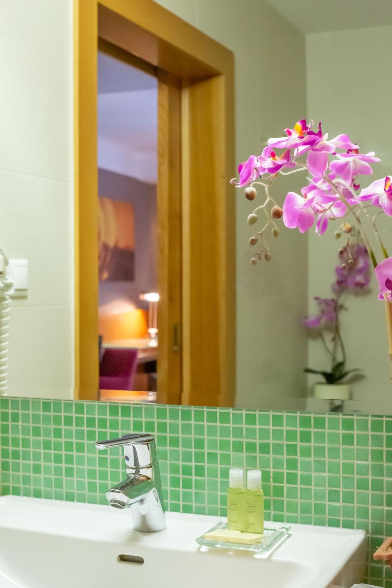 Impiq Hotel Трнава Номер фото